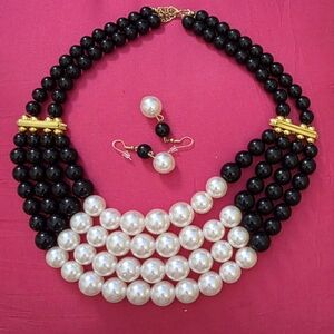 Classic Black and White Pearl Necklace with Gold Accents